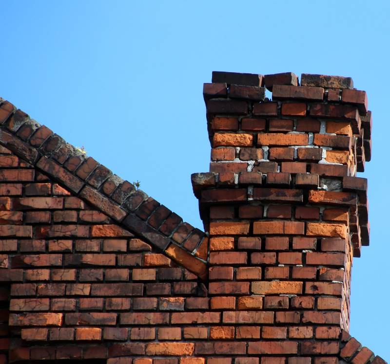 Signs Your Eastpointe Home Needs a Chimney Inspection Blog Article - Damaged chimney on an Eastpointe home showing cracks and missing mortar